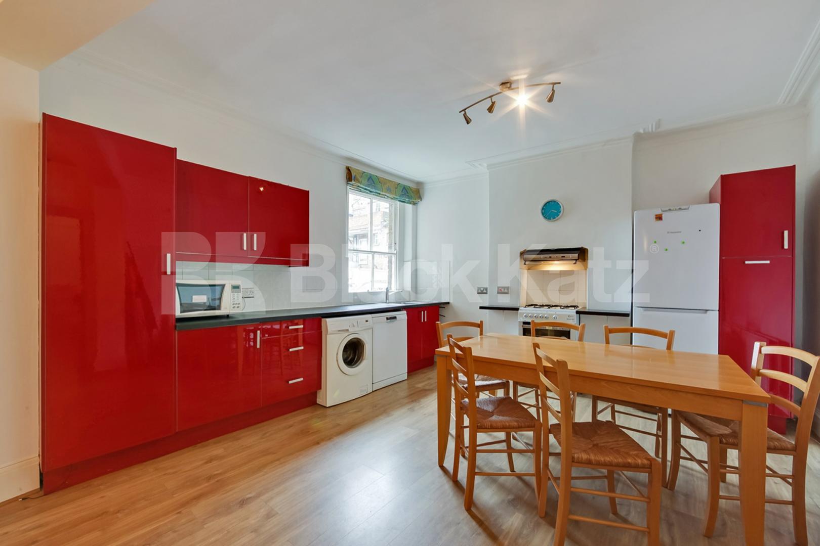 Spacious and bright apartment in the heart of Balham Elmfield Mansions - Elmfield Road , Balham 